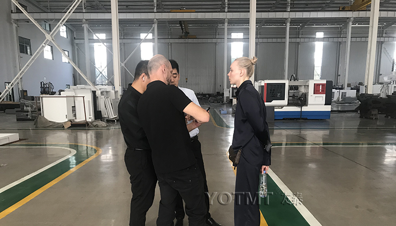 俄罗斯客户来厂考察