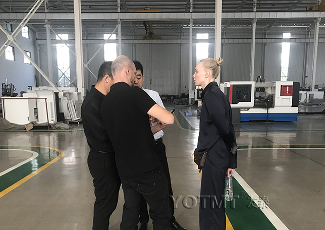 俄罗斯客户来厂考察